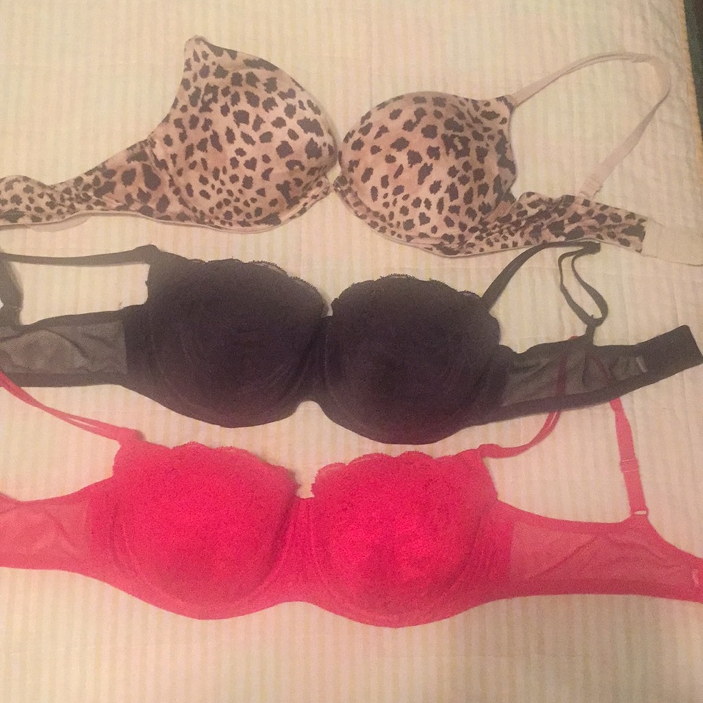 Victoria Secret bra’s. 36C. EUC. Set of 3!!